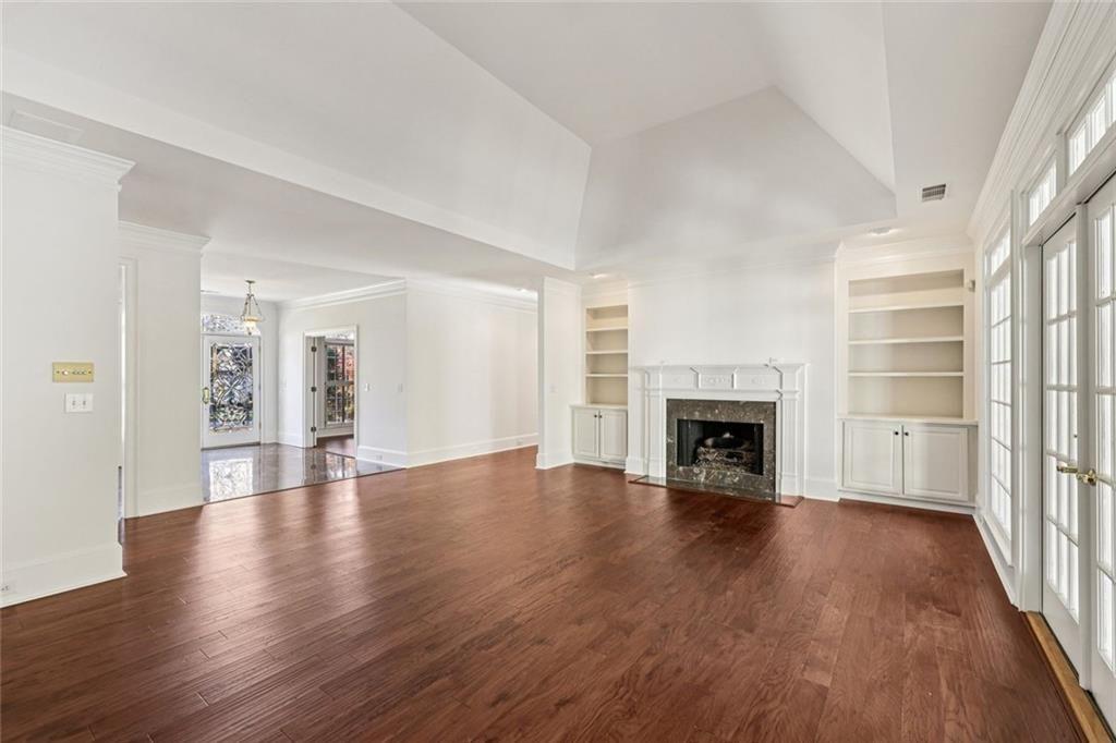 SEVEN OAKS - Residential