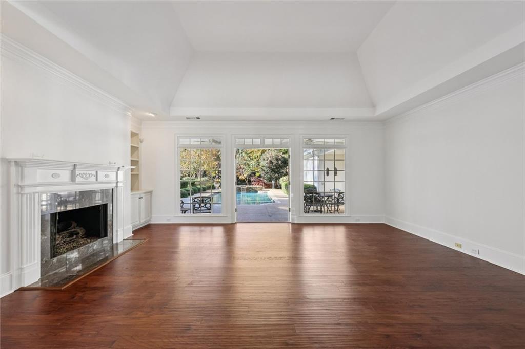 SEVEN OAKS - Residential