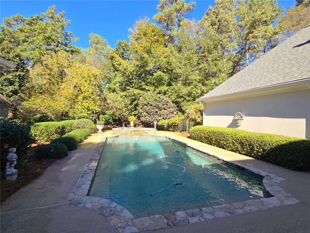 110 W Meadows Court