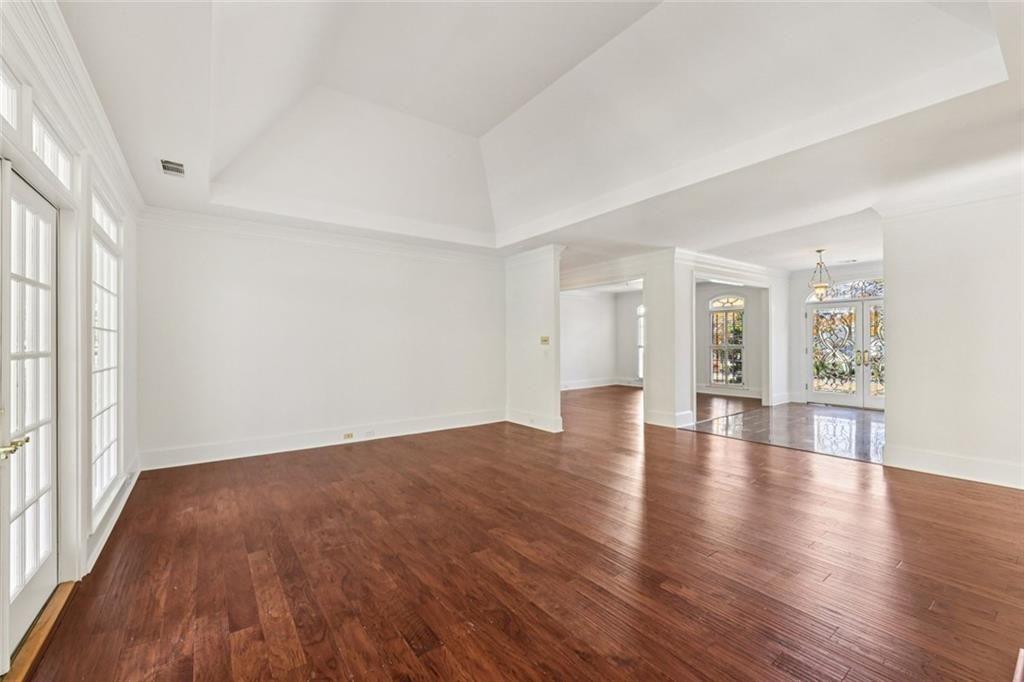 SEVEN OAKS - Residential