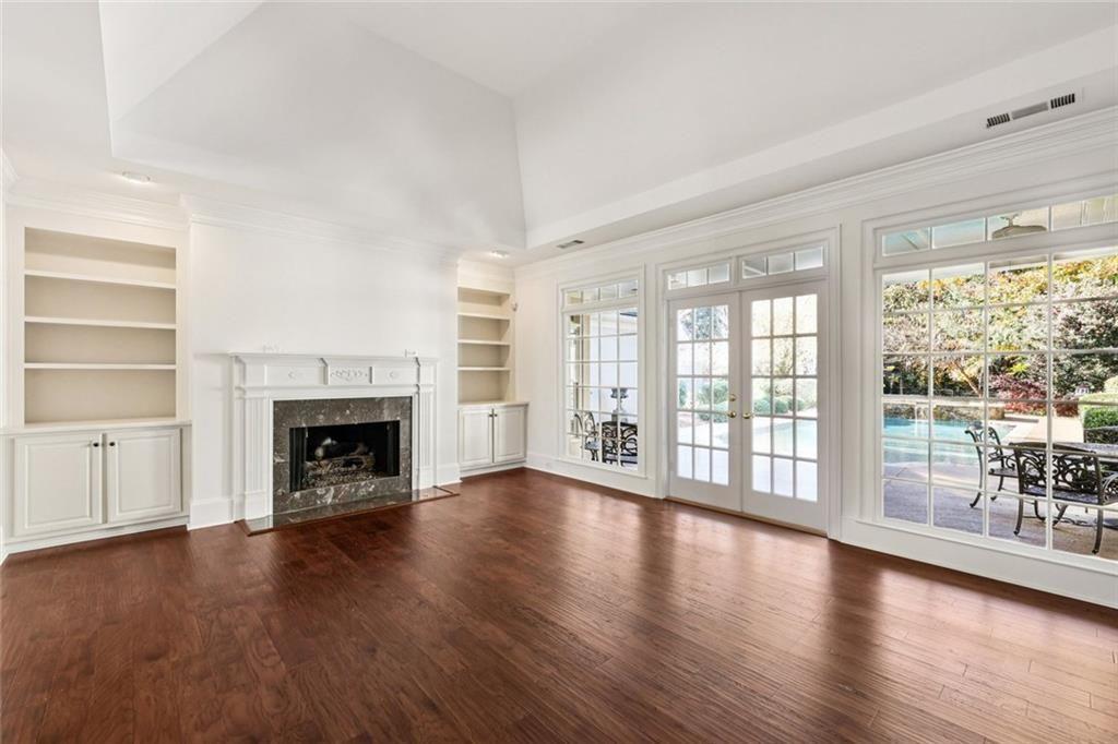 SEVEN OAKS - Residential