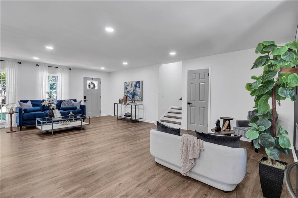 723 Monticello Way SE