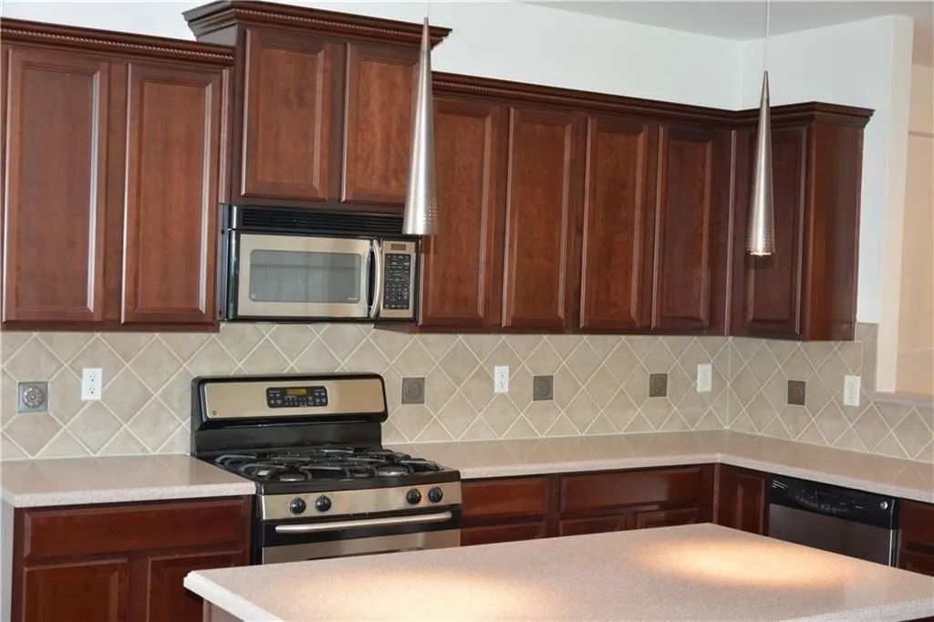 Mableton, Georgia 30126, United States, 3 Bedrooms Bedrooms, ,4 BathroomsBathrooms,Residential,Active,189639