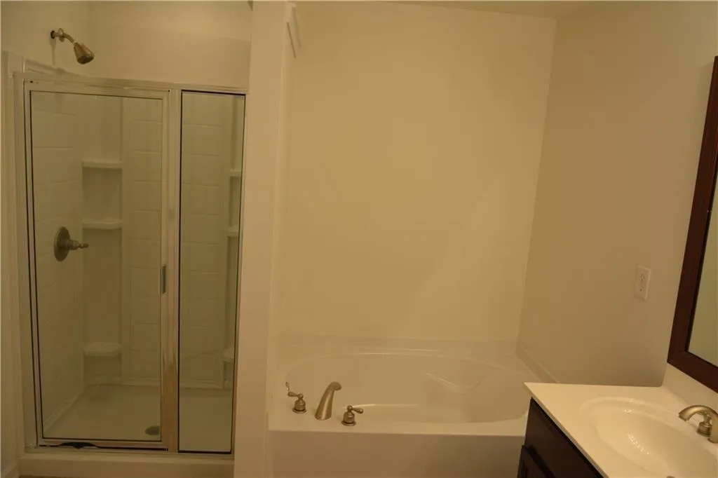 Mableton, Georgia 30126, United States, 3 Bedrooms Bedrooms, ,4 BathroomsBathrooms,Residential,Active,189639