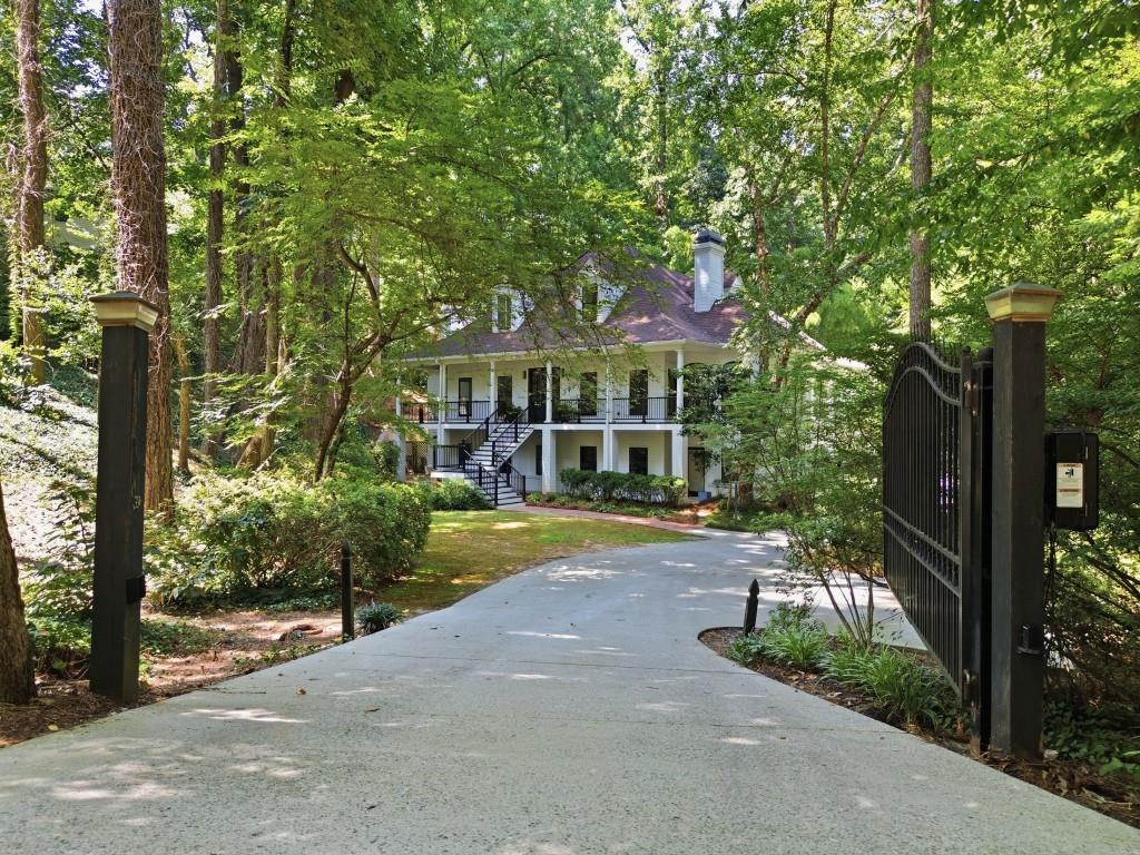 400 Old Ivy Road NE
