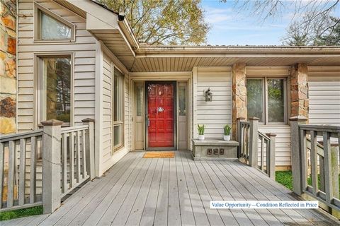 Homes For Sale - 355 Heritage Lane<br/> Alpharetta, GA 30009