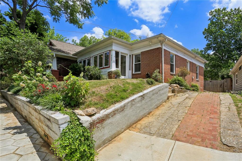 523 Candler Street NE