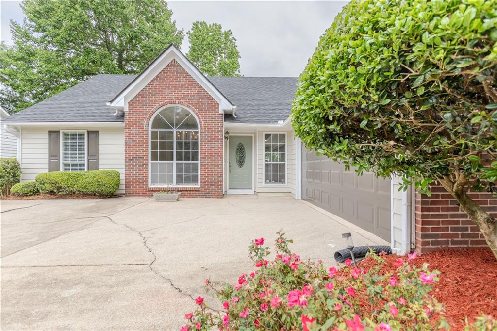 4565 English Oaks Lane, Lilburn, Georgia image 3