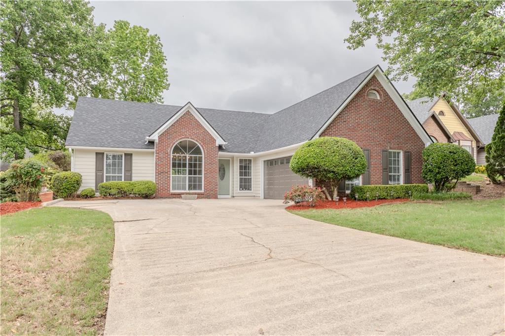 4565 English Oaks Lane, Lilburn, Georgia image 1