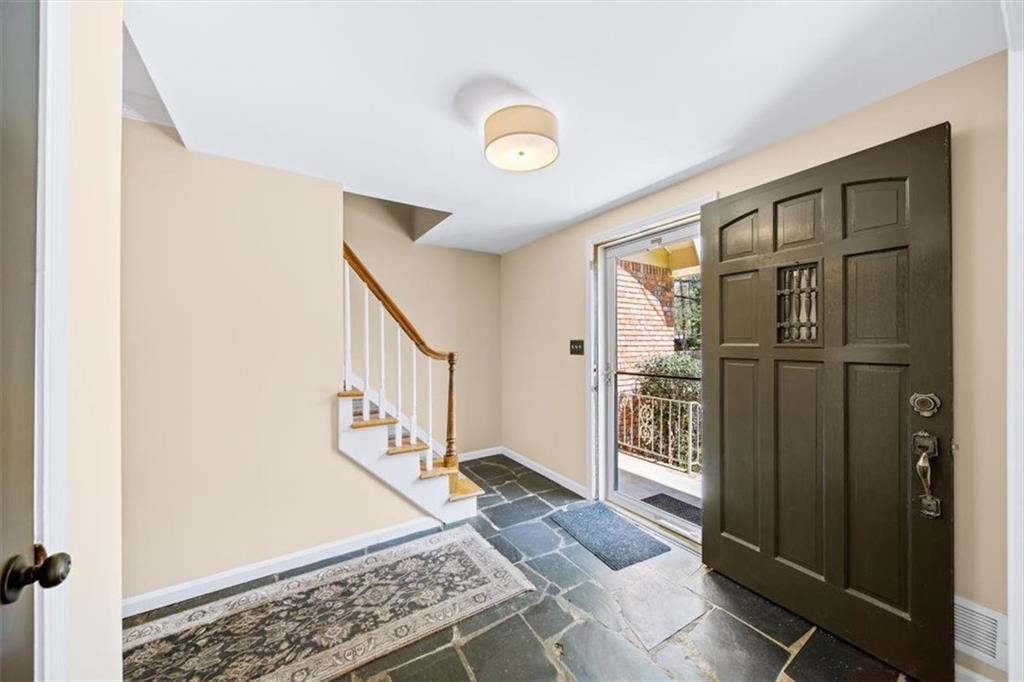 5016 Chestnut Forest Court, Dunwoody, Georgia image 3