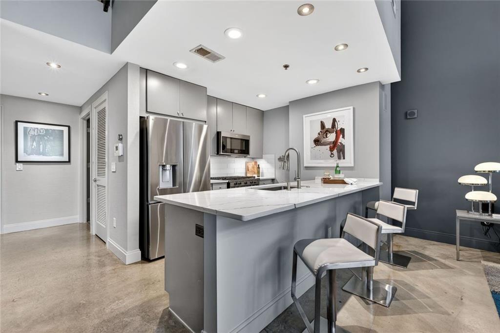 905 Juniper Street NE 115