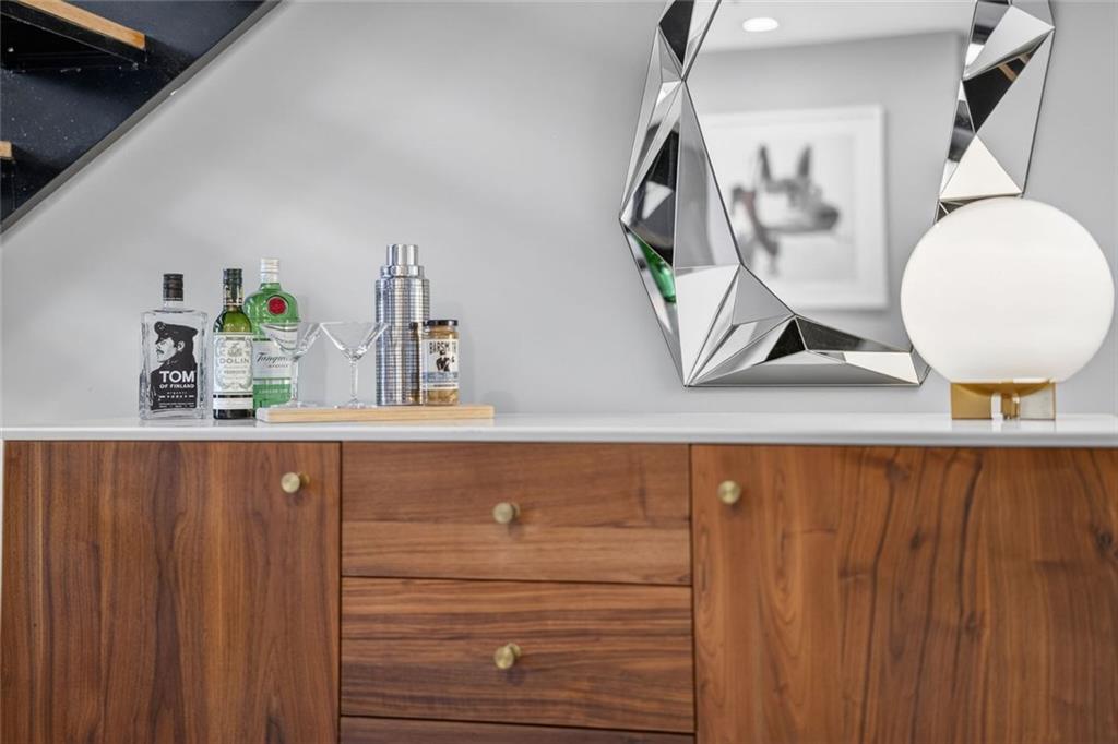 905 Juniper Street NE 115