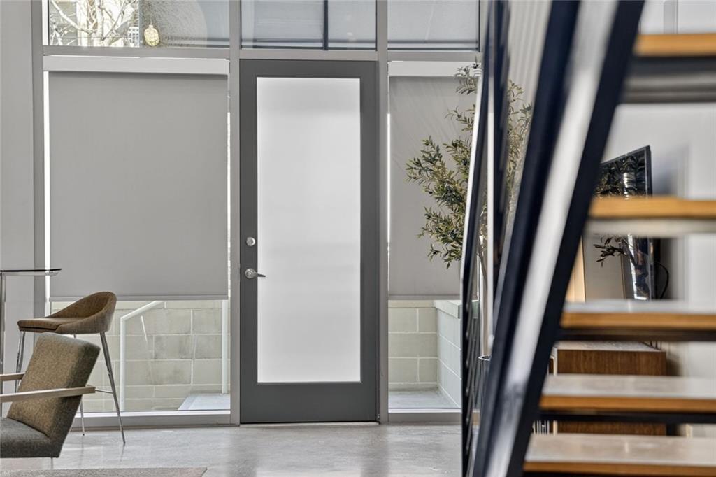 905 Juniper Street NE 115