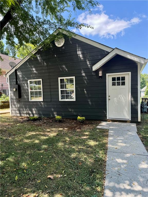 How sweet is this one? Your own little cottage in the city! 3BR/2BA, pet friendly, and centrally located to all the goodness Summerhill has to offer! Enjoy Little Tart Bakery in the morning, the Grant Park Farmer's Market on Sundays, and just about anything your heart might desire for dinner! All within a stone's throw of this cutie! Must fill out application per adult and meet income, credit, and background requirements.