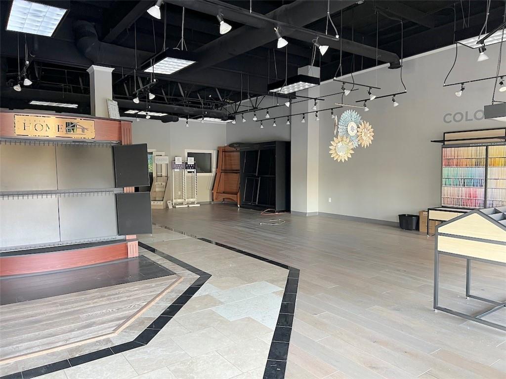 10350 Medlock Bridge Road 200-201