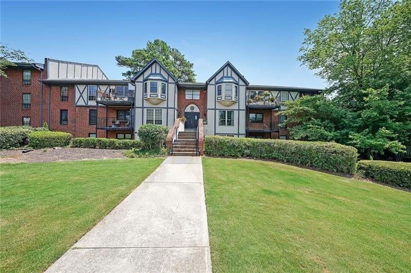 6851 Roswell Road O3