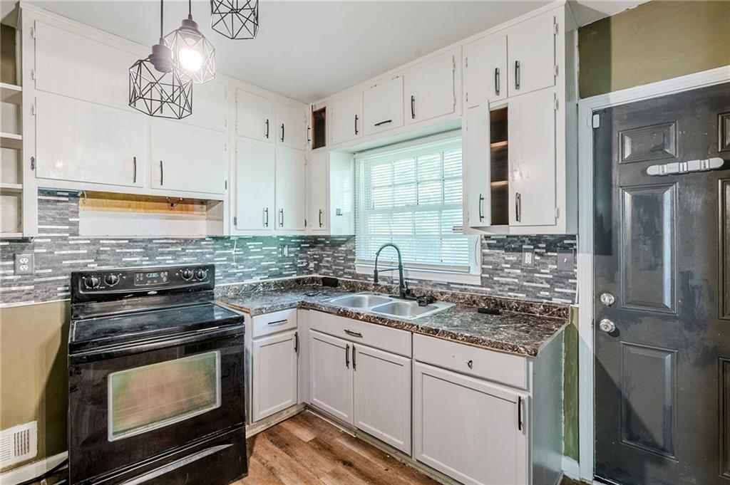 1239 Avonwood Circle SW