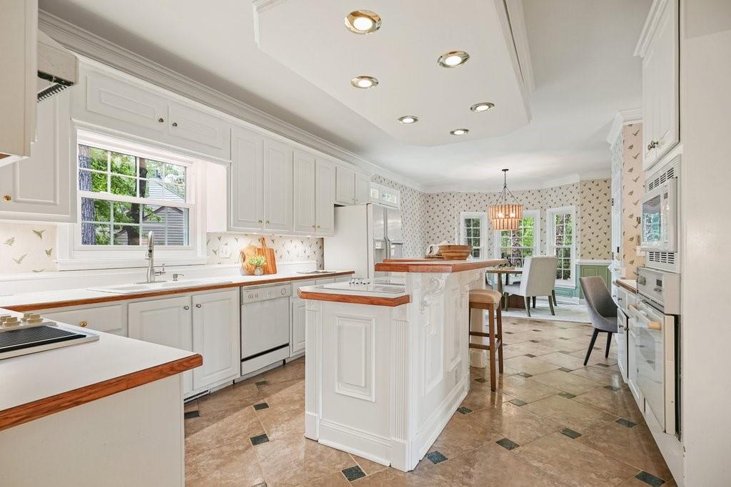 120 Stanmore Court, Roswell, Georgia image 12