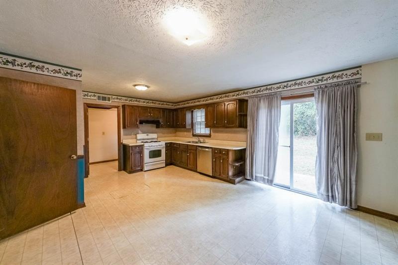 5065 Hubert Drive, Powder Springs, Georgia image 11