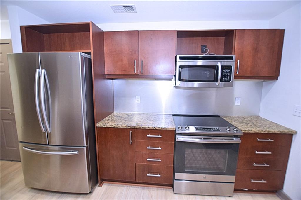 390 17th Street NW 2007