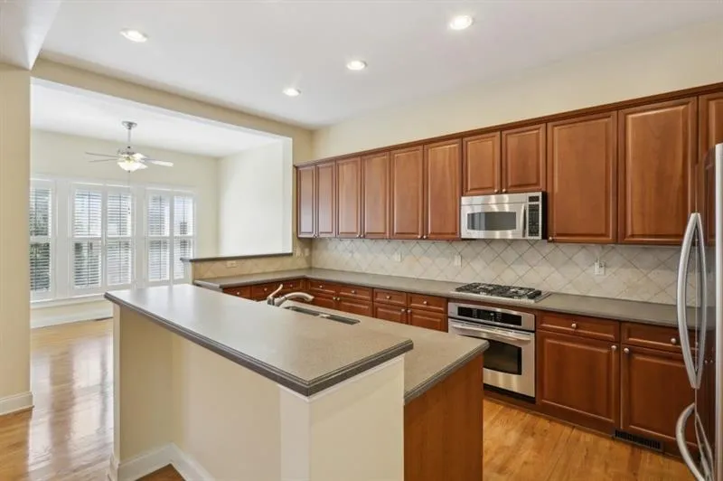 Atlanta, Georgia 30339, United States, 3 Bedrooms Bedrooms, ,4 BathroomsBathrooms,Residential,Active,19654