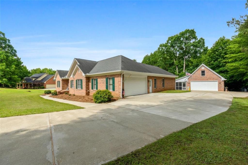 604 Clearwater Court