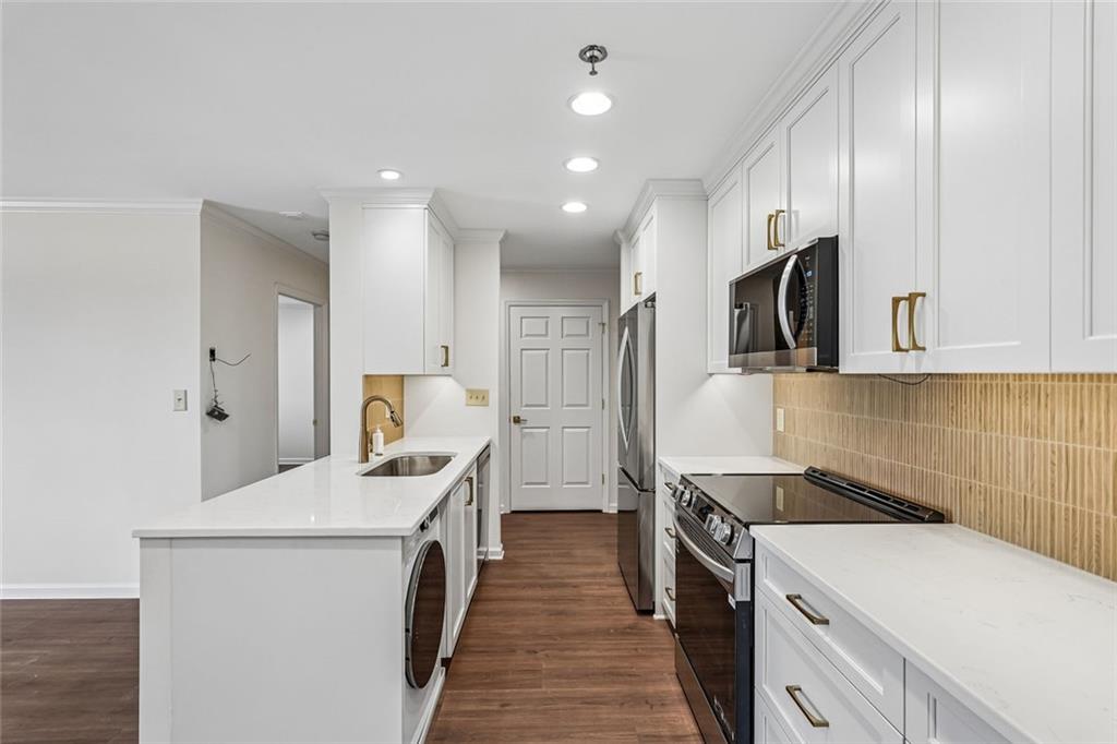 300 Johnson Ferry Rd, Road NE B-601