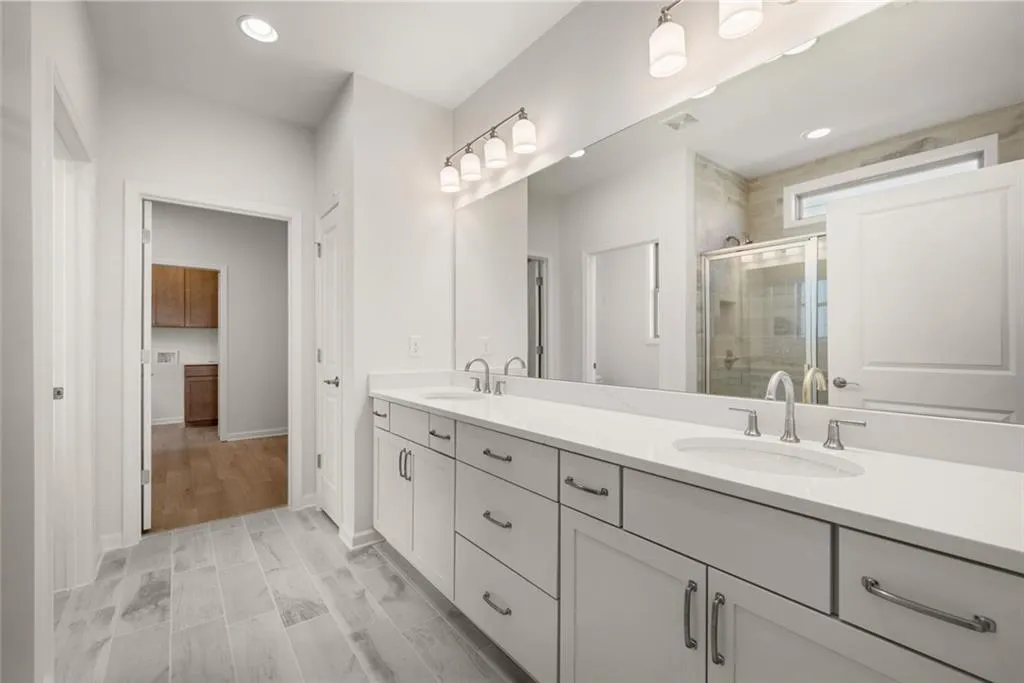 Snellville, Georgia 30078, United States, 2 Bedrooms Bedrooms, ,2 BathroomsBathrooms,Residential,Pending,162016