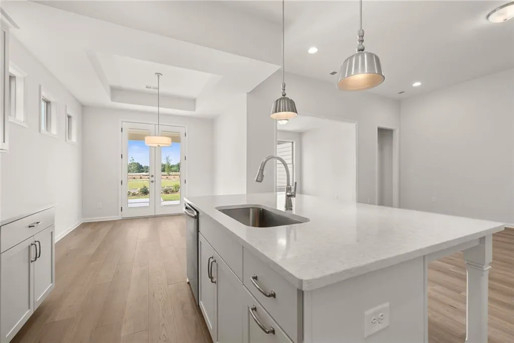 Snellville, Georgia 30078, United States, 2 Bedrooms Bedrooms, ,2 BathroomsBathrooms,Residential,Pending,162016