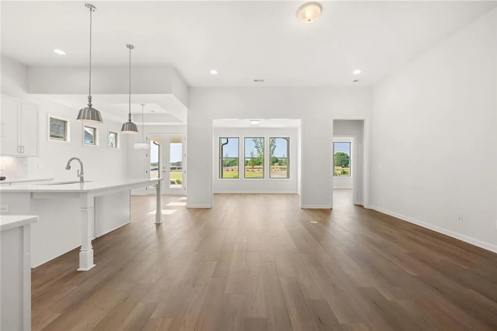 Snellville, Georgia 30078, United States, 2 Bedrooms Bedrooms, ,2 BathroomsBathrooms,Residential,Pending,162016