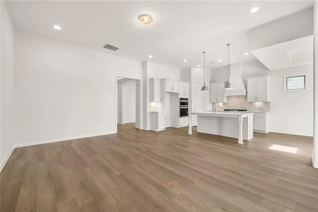 Snellville, Georgia 30078, United States, 2 Bedrooms Bedrooms, ,2 BathroomsBathrooms,Residential,Pending,162016