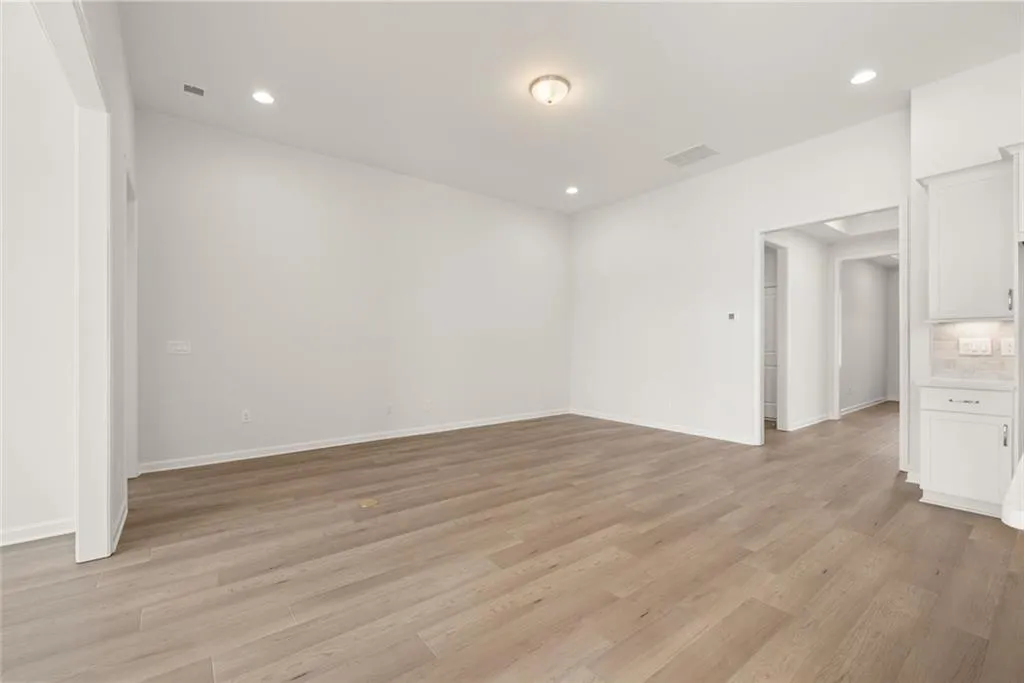 Snellville, Georgia 30078, United States, 2 Bedrooms Bedrooms, ,2 BathroomsBathrooms,Residential,Pending,162016