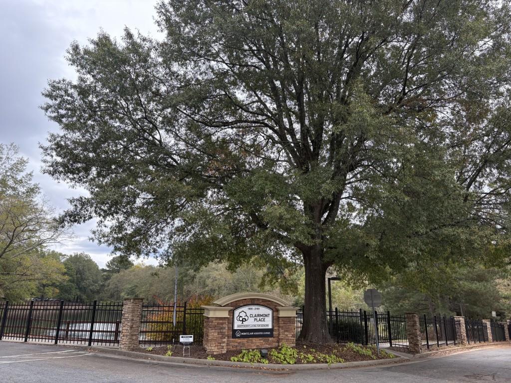 1800 Clairmont Lake 124