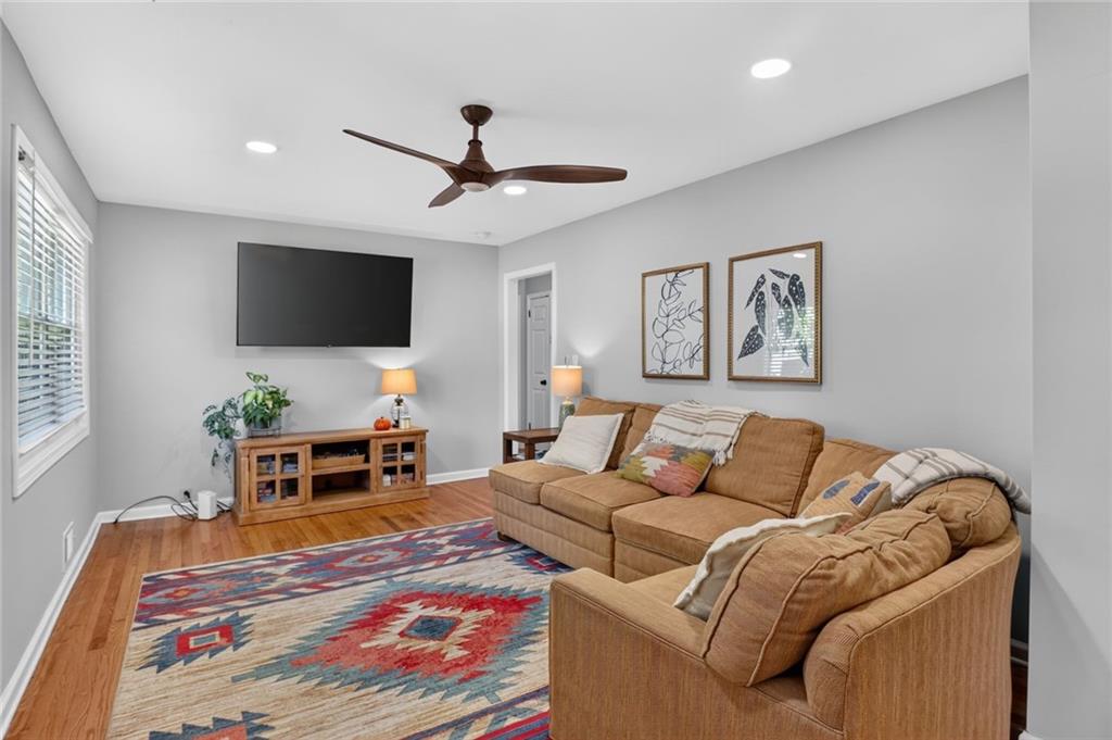 711 Stewart Circle NW