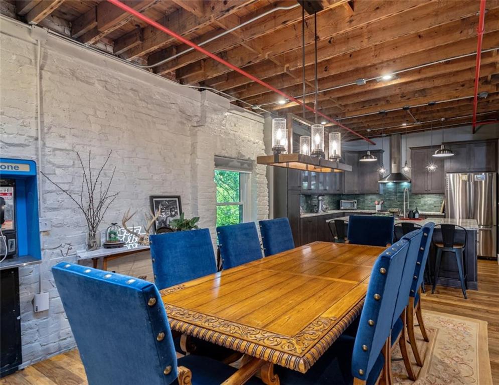 585 White Circle 402