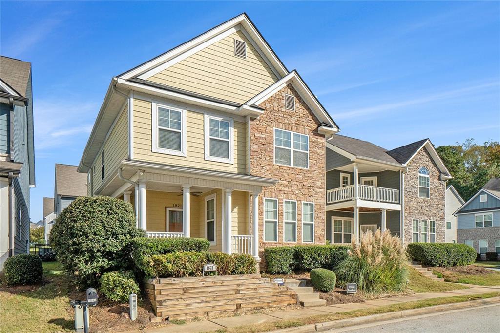 1821 Laurel Green Way