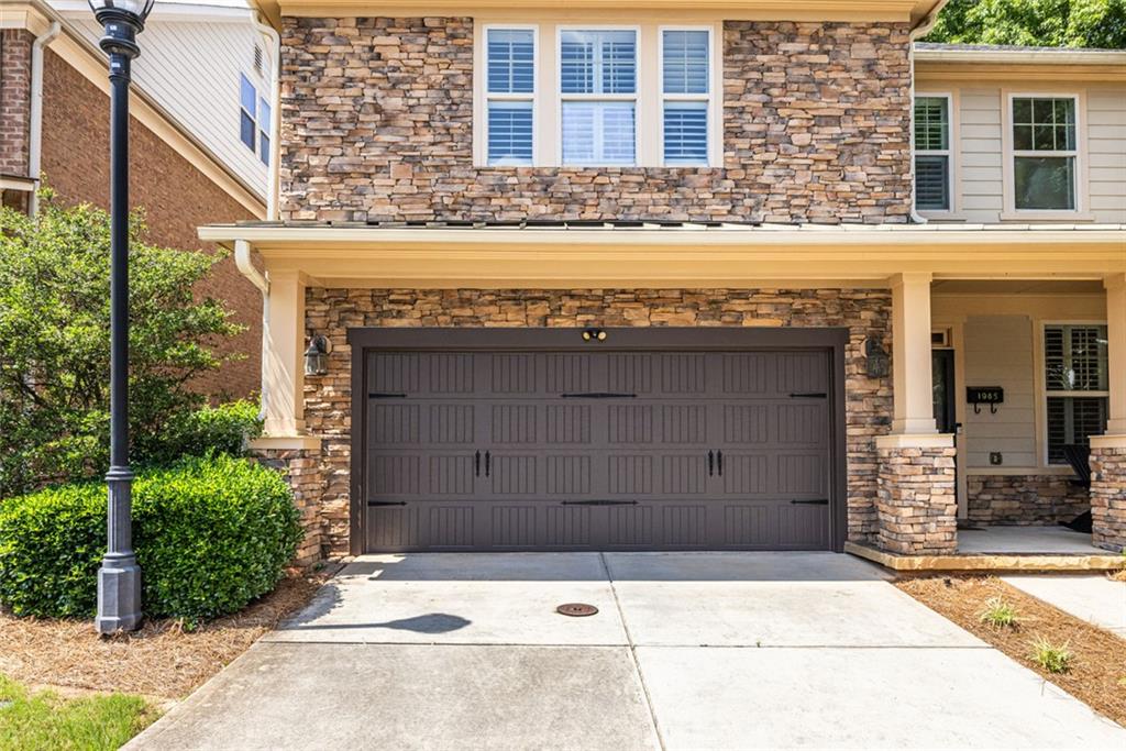 1985 W Village Point SE