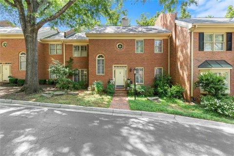 Homes For Sale - 40 Ivy Chase<br/> Atlanta, GA 30342