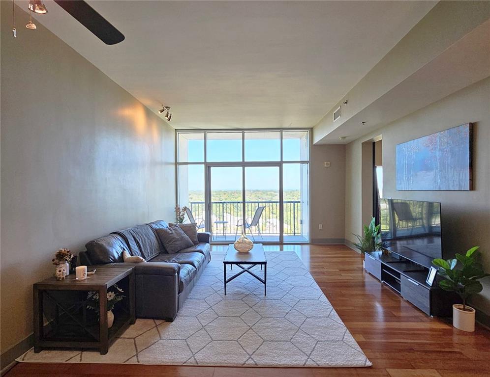 THE MANHATTAN - Residential