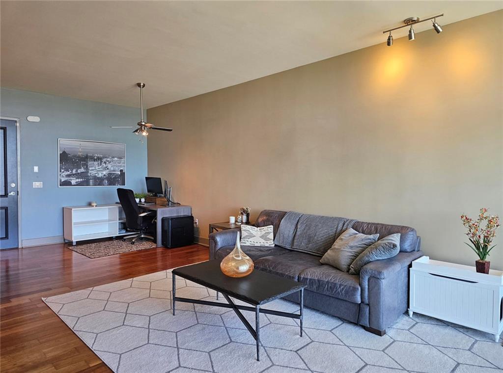 THE MANHATTAN - Residential