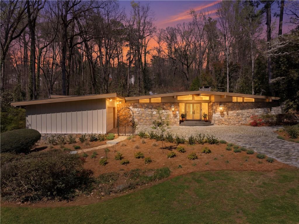 505 Hollydale Court NW