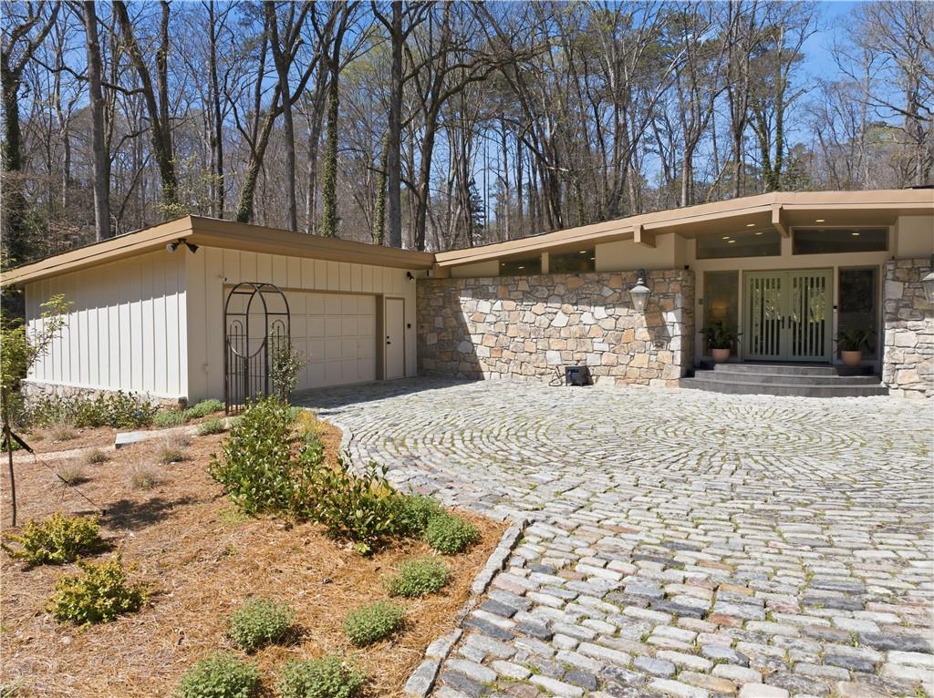 505 Hollydale Court NW