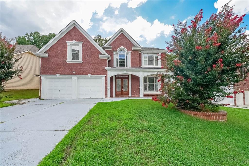 This stunning 5BD/3.5BA home is your chance to live in the highly sought-after Knollwood Lakes community — an active swim and tennis neighborhood featuring a clubhouse, playground, lakes, and a pavilion with picnic tables.
From the moment you walk in, you’ll feel right at home. The two-story foyer and hardwood floors set the tone, complemented by approximately $50K in crown molding throughout. The home also features upgraded flooring with elegant new tile, adding style and durability in all the right places.
The two-story Great Room boasts a cozy fireplace, coffered ceilings, and large windows that flood the space with natural light — all flowing seamlessly into the kitchen. This gourmet kitchen offers stainless steel appliances, granite countertops, and a pantry, making it perfect for both everyday living and entertaining.
Step outside to your covered back patio, ideal for relaxing after a long day, overlooking a fully fenced backyard with a storage shed for extra convenience.
Upstairs, the Owner’s Suite is a private retreat with tray ceilings, a separate sitting area, a walk-in closet, and a spa-like bathroom with double vanities, a jetted tub, and a separate shower. Four additional bedrooms, including a Jack-and-Jill bathroom, provide ample space for family or guests.
Enjoy easy access to Hwy 124, Sugarloaf Pkwy, Hwy 316, and I-85, plus shopping, dining, parks, and entertainment just minutes away.