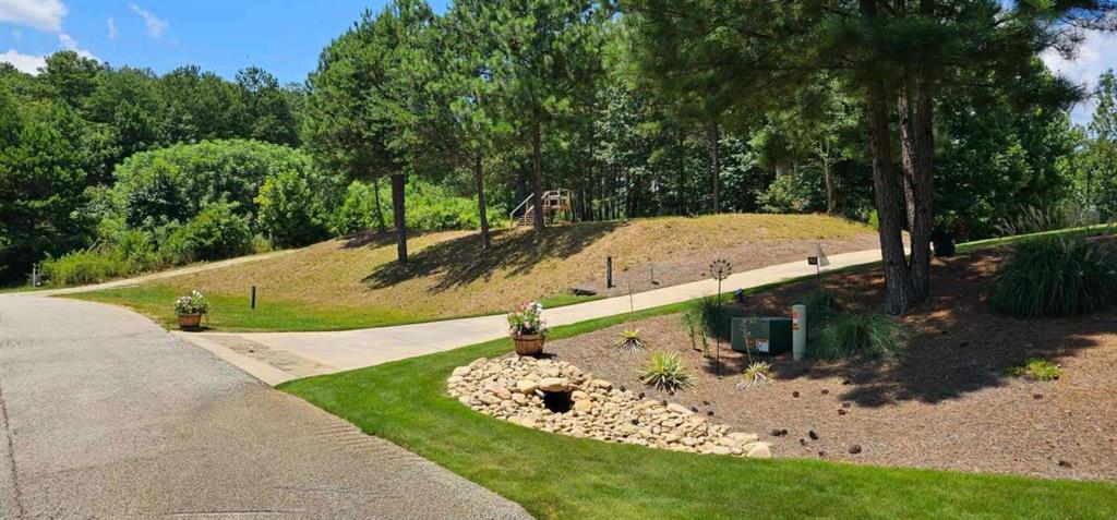 915 N Edgewater Trail N