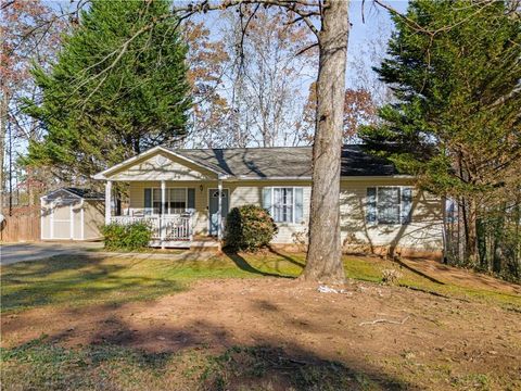 A home in Dawsonville