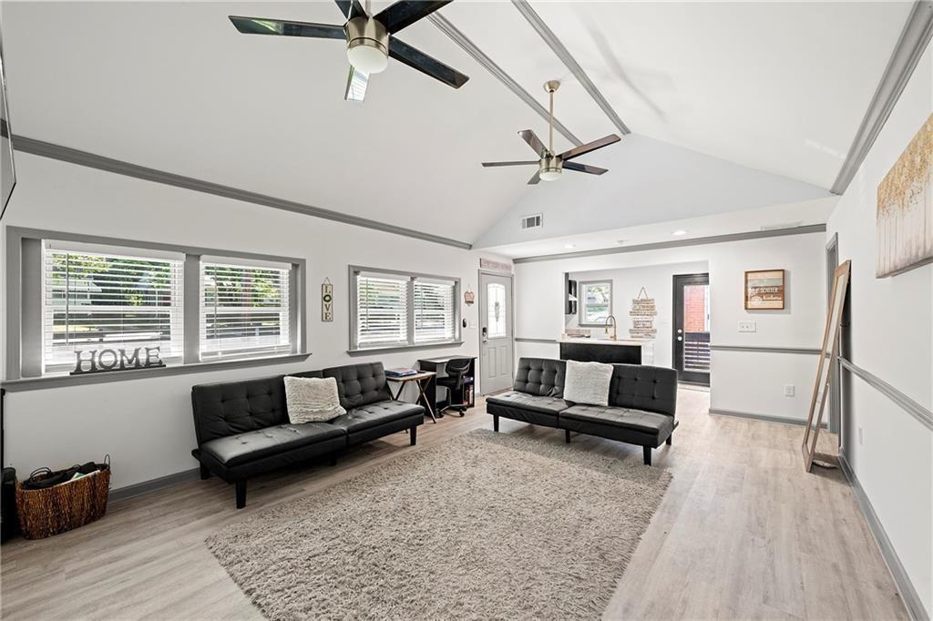 436 W Lake Avenue NW