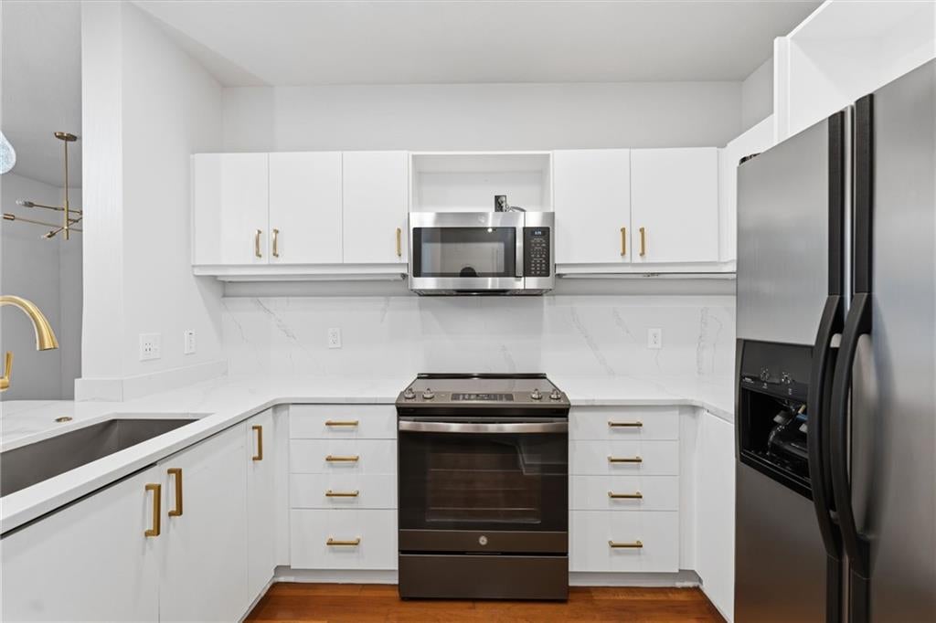 390 17th Street NW 4052