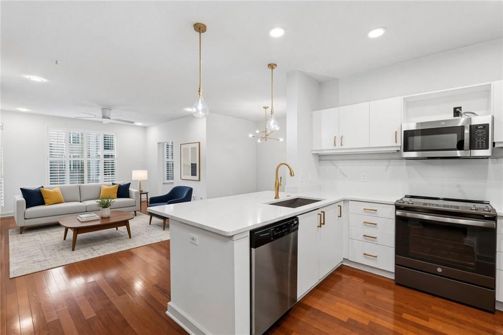 390 17th Street NW 4052