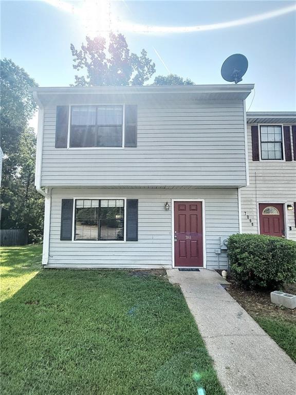 VERY CLEAN AND MAINTAINED TOWNHOME 5-10- MINUTES FROM EVERYTHING!! ATLANTA, SOUTH FULTON, COBB COUNTY, DOUGLAS COUNTY AND MOVE IN READY. 3 BEDROOMS 2.5 BATHS UNDER 1600 MONTHLY. IF YOUR CLIENT IS LOOKING FOR A PLACE RIGHT NOW? THEN YOU NEED TO TAKE THEM AND SEE THIS HOME.