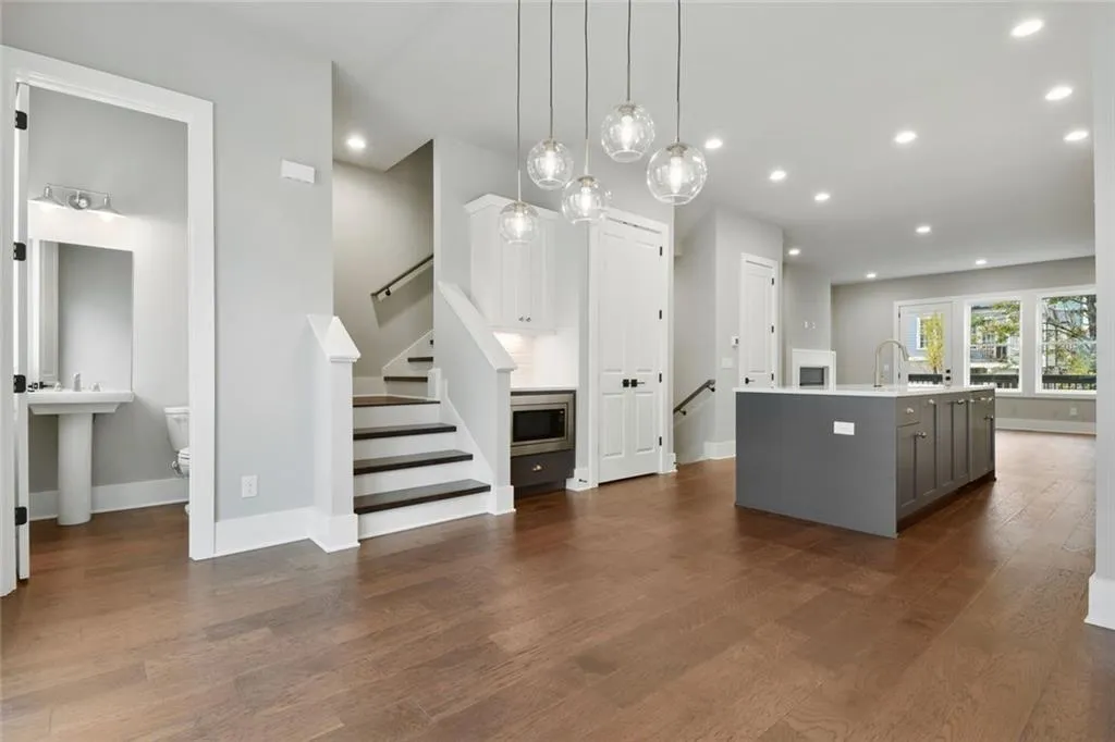 Atlanta, Georgia 30316, United States, 3 Bedrooms Bedrooms, ,4 BathroomsBathrooms,Residential,Active,192686